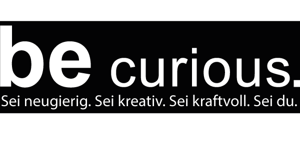 be curious Logo mit Claim weiss 2024